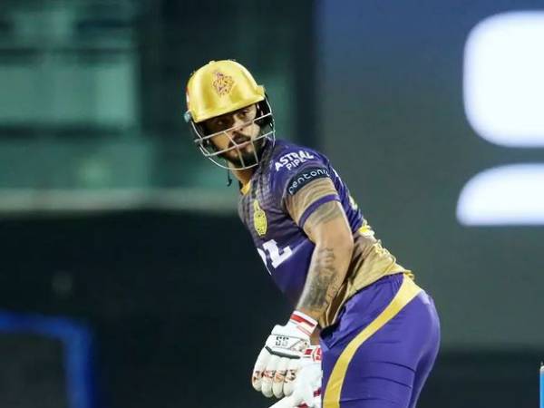 ఆదిలో అదుర్స్