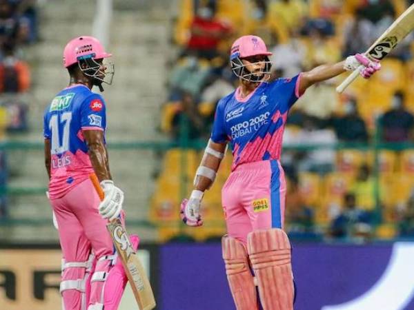  యశస్వీ హాఫ్ సెంచరీ..