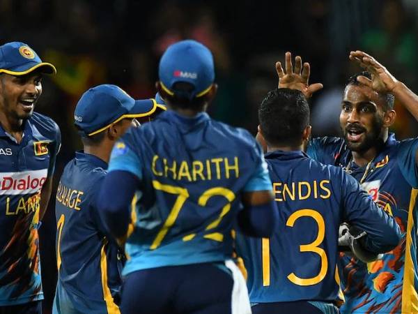  ఛేదనలో ఆస్ట్రేలియాకు చుక్కలు