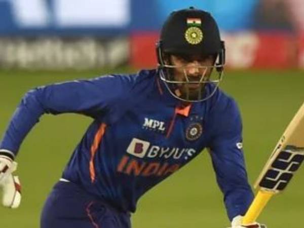 ఫినిషర్ల మీద ఒత్తిడి తగ్గించగలడు