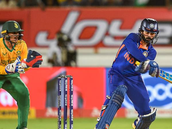 అర్ధసెంచరీతో.. 