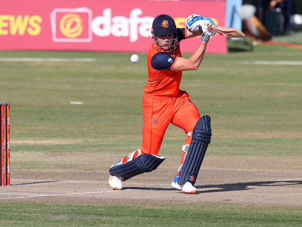 లాలిపాప్ క్యాచ్ వదిలేయడంతో..