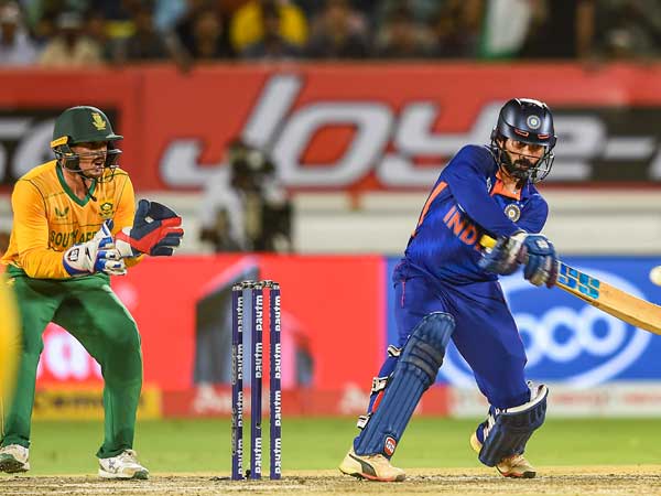 అదనపు బ్యాటర్‌తో బరిలోకి దిగుతున్నాం