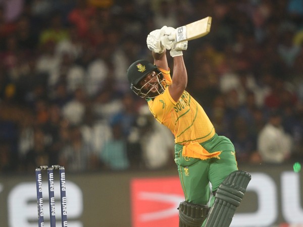 చాహల్, అక్షర్ పటేల్ విఫలం.. చాహల్, అక్షర్ పటేల్ విఫలం..