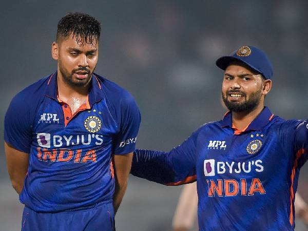 ఆవేశ్ ఖాన్ ఔట్..