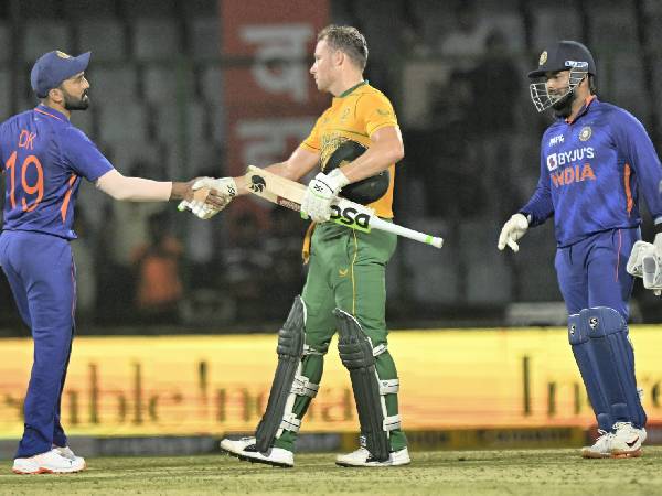 దినేశ్‌ కార్తీక్‌ ఒక్కడే..