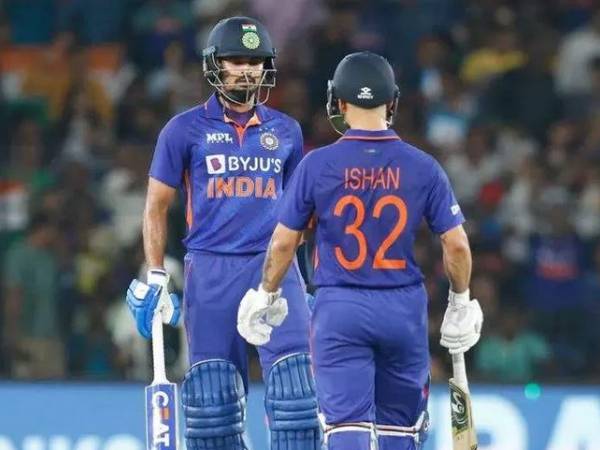 ఆదిలోనే రెండు వికెట్లు..