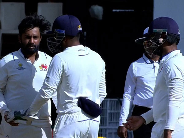 ప్రభావం చూపని ముంబై బౌలర్లు..