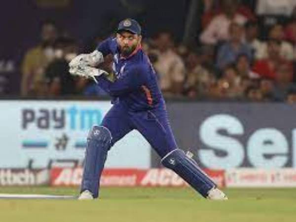 తప్పుడు నిర్ణయాలతో..