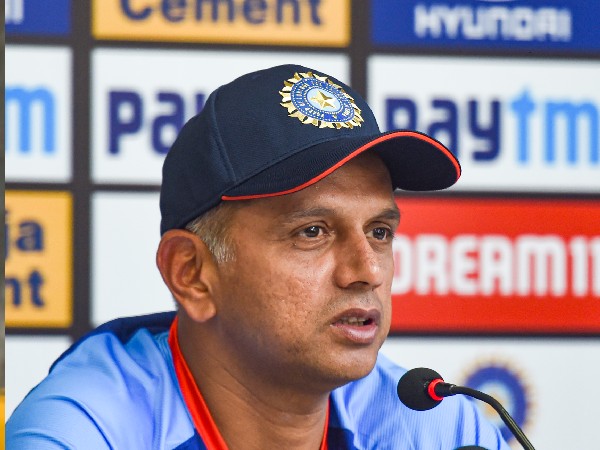 బెడిసికొడుతున్న ద్రవిడ్ నిర్ణయాలు..