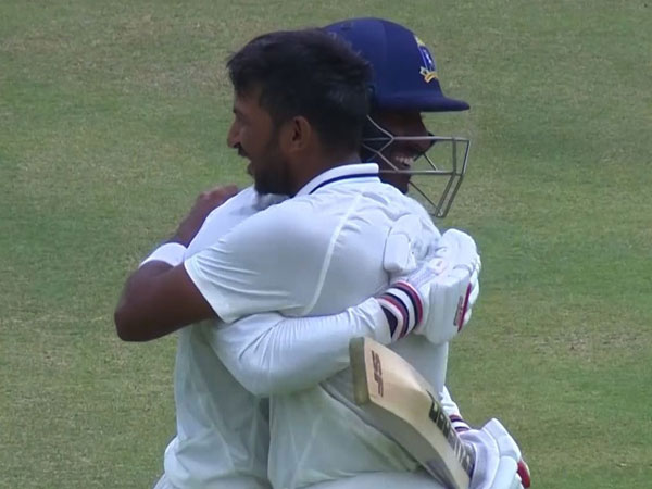 మధ్యప్రదేశ్‌ 238/2..