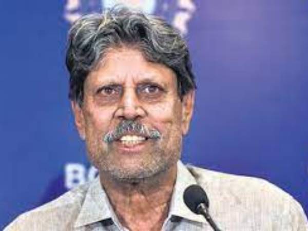  నలుగురు వికెట్ కీపర్లు..