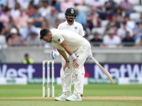 నాలుగుసార్లు ఔట్..