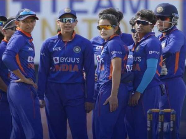 జెమీమా, హర్మన్ వికెట్ కాపాడుకుంటూ ఆడడంతో