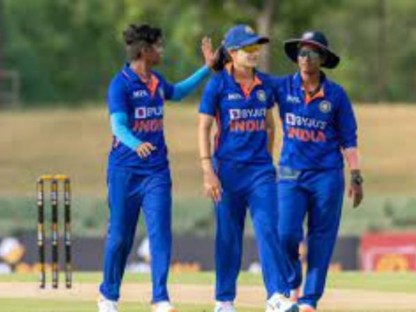 ప్లేయర్ ఆఫ్ ది సిరీస్‌గా హర్మన్ ప్రీత్ కౌర్