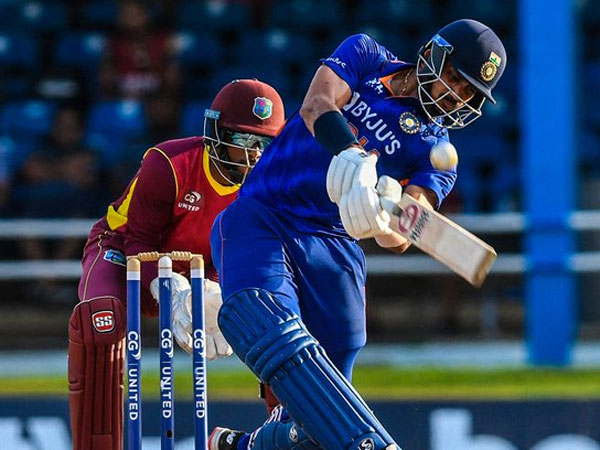 ఆదుకున్న అక్షర్ పటేల్