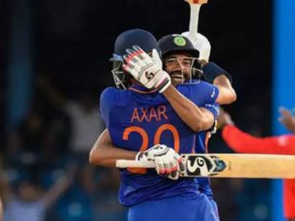 2015లో జింబాబ్వేపై ధోనీ