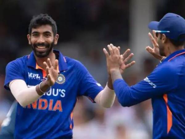 సమయానుసారం కట్టడి చేసే బౌలర్ 