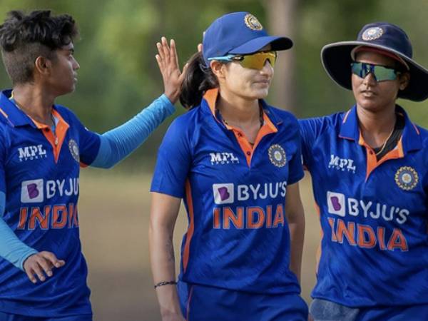 తొలుత ఒకరు కరోనా బారిన పడ్డట్లు గంగూలీ ప్రకటన