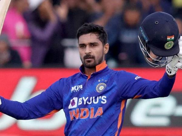 వరుసగా సూర్యకుమార్, హార్దిక్ పాండ్యా, దినేష్ కార్తీక్