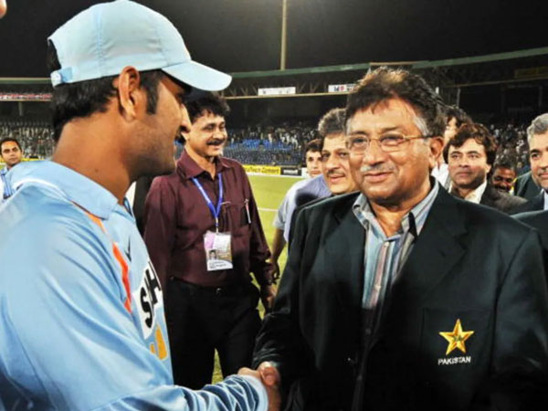  ధోనీ హెయిర్ స్టైల్‌కు ఫిదా