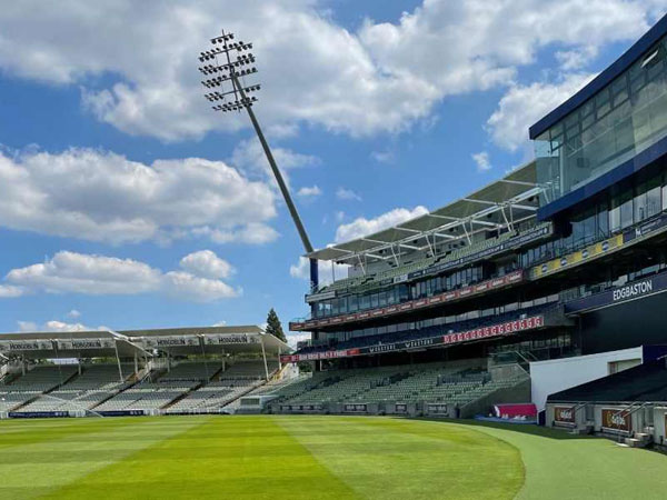 భయపెడుతున్న పిచ్..