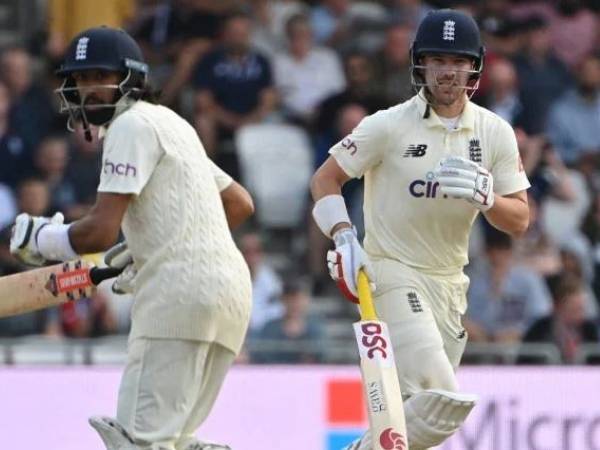  2 పరుగులు 3 వికెట్లు