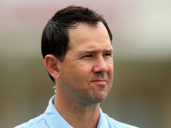 ఆ మూడు జట్లు టైటిల్ వేటలో..