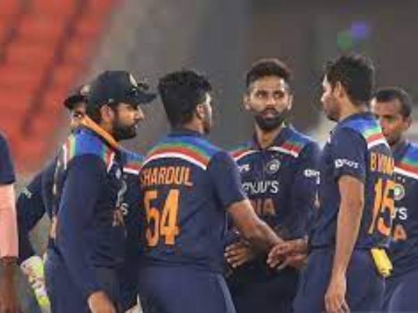  బౌలర్లుగా వీరు..