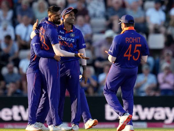 సూపర్ బౌలింగ్‌తో..