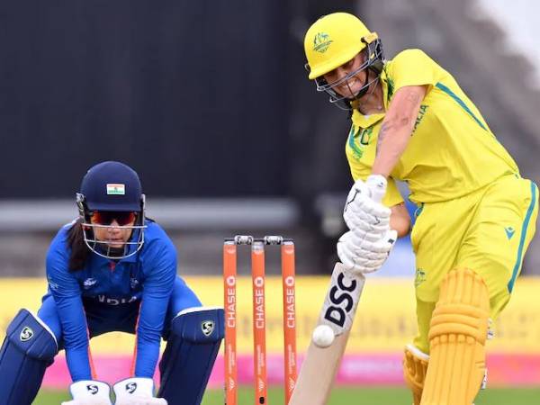 అంతకుముందు హర్మన్ ప్రీత్ కౌర్ హాఫ్ సెంచరీ