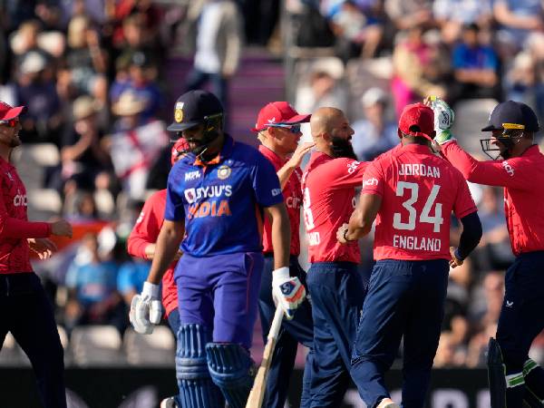 స్వింగ్‌ను ఆడలేక..