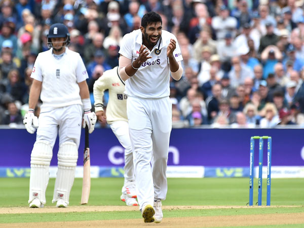  భువి రికార్డు అవుట్..