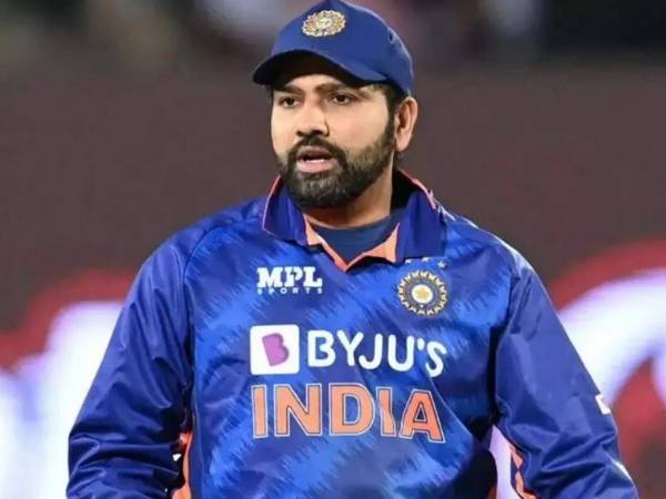 రోహిత్ హాఫ్ సెంచరీ..