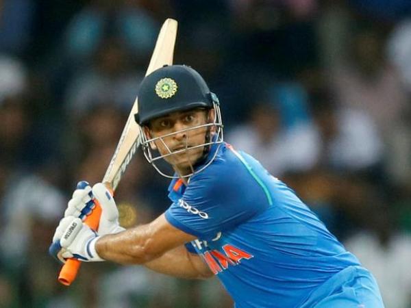 చిరస్మరణీయ సిక్స్‌‌తో..