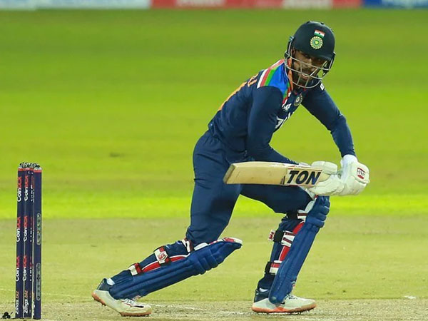 ఓపెనర్లుగా రుతురాజ్, ధావన్ ఓపెనర్లుగా రుతురాజ్, ధావన్