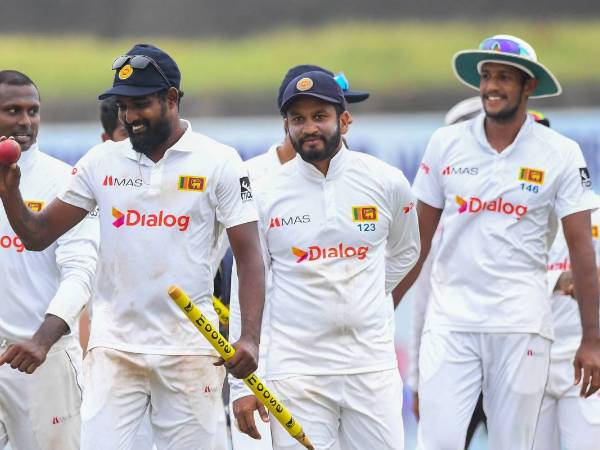 బాబార్ ఆజామ్ ఔటవ్వడంతో..