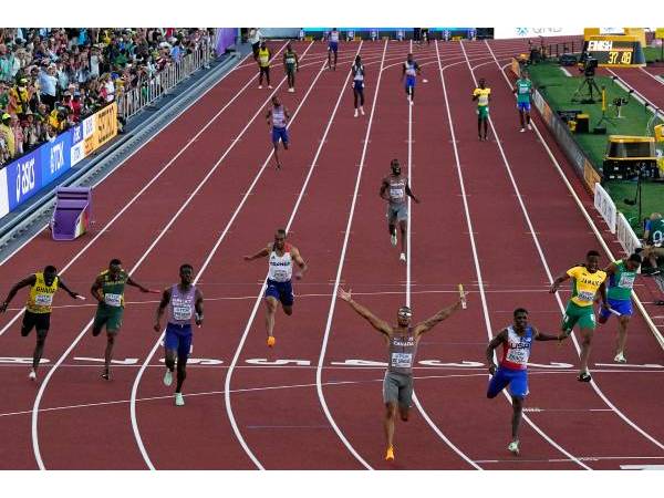 రెండు ప్రపంచ రికార్డులు.. రెండు ప్రపంచ రికార్డులు..