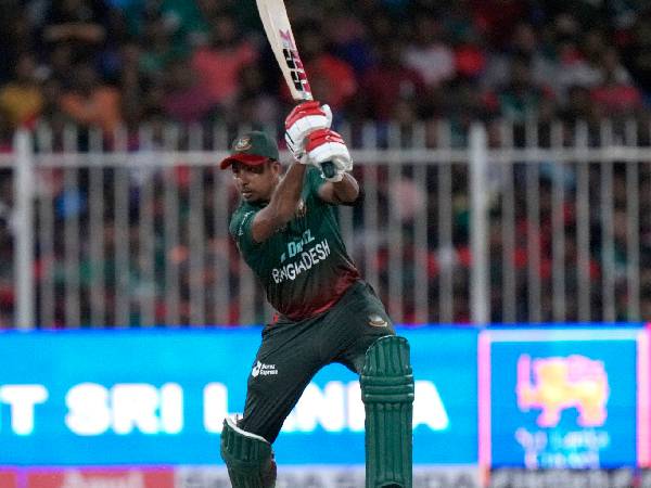 బ్యాటింగ్ ఎంచుకుని పెద్ద తప్పు చేసిన షకీబ్