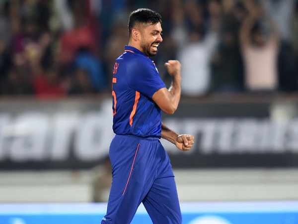 ముగ్గురు పేసర్లు