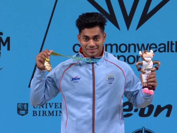 ఆర్మీ ఉద్యోగిగా..