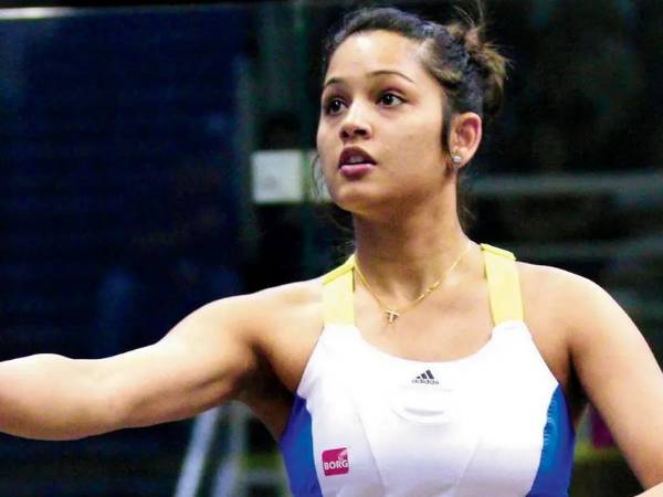  కార్తీక్‌‌కు అండగా..