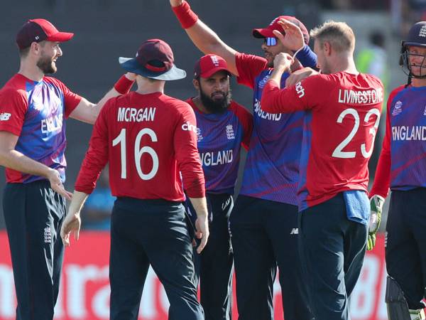 టాప్లో ఇంగ్లండ్ ఆటగాళ్ల జీతాలు.. టాప్లో ఇంగ్లండ్ ఆటగాళ్ల జీతాలు..