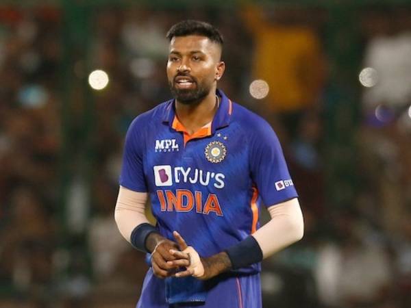  తిరిగి బౌలింగ్ ప్రారంభించిన పాండ్యా