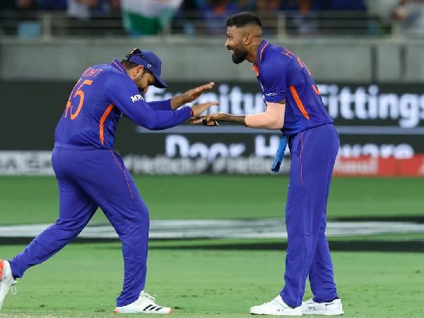 దెబ్బతీసిన హార్దిక్.. దెబ్బతీసిన హార్దిక్..