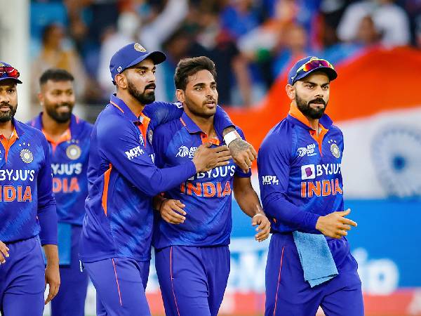 2. భువీ అసాధారణ బౌలింగ్.. 2. భువీ అసాధారణ బౌలింగ్..