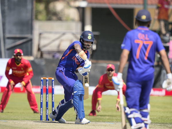 తొలి స్పెల్‌లో వణికించిన దీపక్