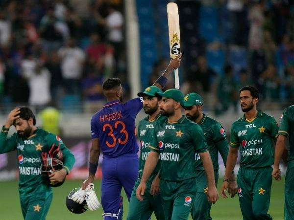 5. పాక్ కొంపముంచిన స్లో ఓవర్ రేట్ 5. పాక్ కొంపముంచిన స్లో ఓవర్ రేట్