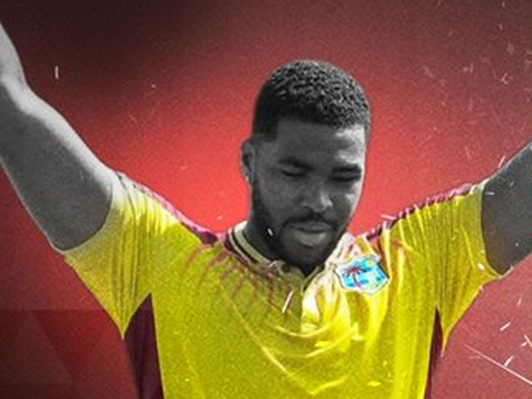 ఒబెడ్ మెకాయ్ సిక్సర్..