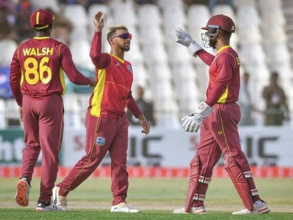  ధారళంగా పరుగులిచ్చి..